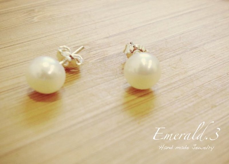 【祖母綠了Emerald3】優雅珍珠Pearl耳環（純銀耳針款） - Earrings & Clip-ons - Gemstone 