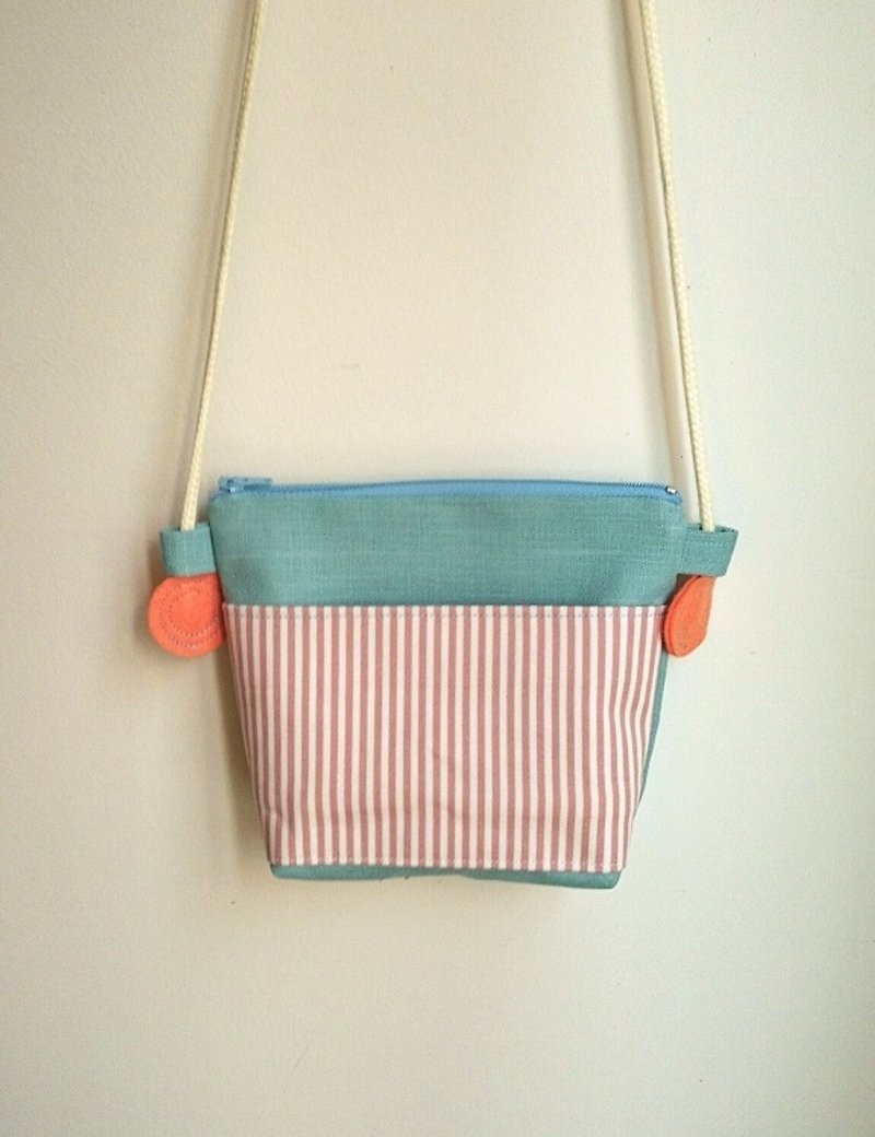 [Ten wooden meters. Lorenza] childlike Macaron messenger bag # blue stripes - Messenger Bags & Sling Bags - Other Materials Blue
