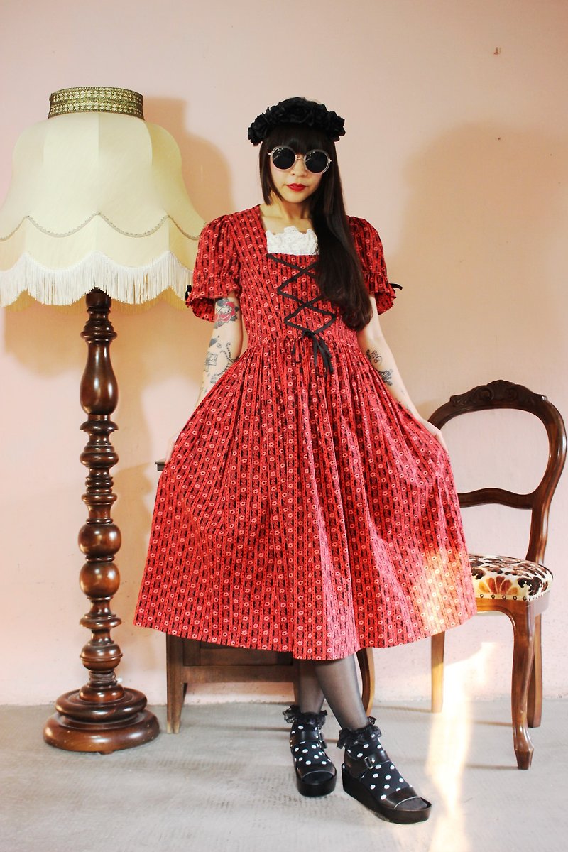 F1009 (Vintage) red bottom black little small flowers big waves skirt vintage dress (wedding / picnic / party) - ชุดเดรส - วัสดุอื่นๆ สีแดง