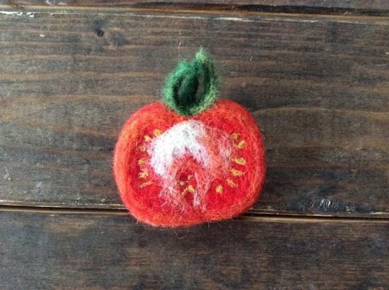 Tomato (brooch) - Brooches - Wool Red