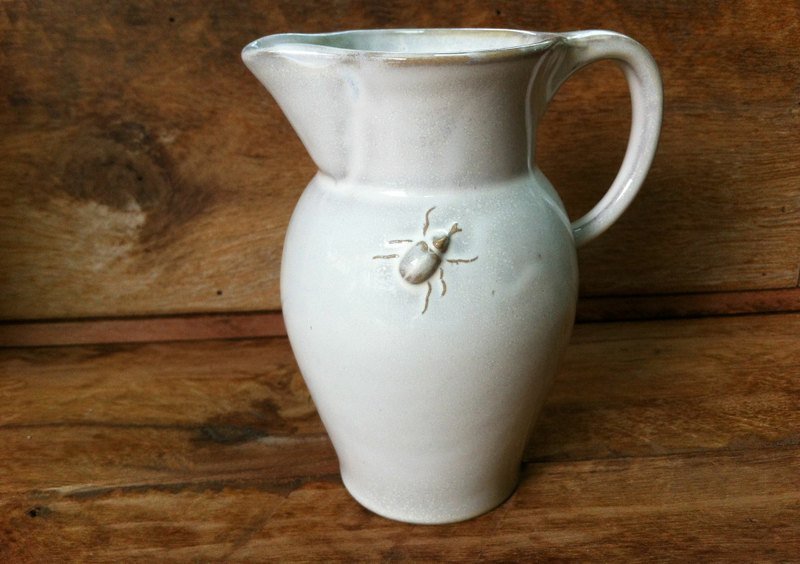 Yarnnakarn手工瓷器系列/  昆蟲牛奶壺/水壺/花器 S - 廚具 - 其他材質 白色
