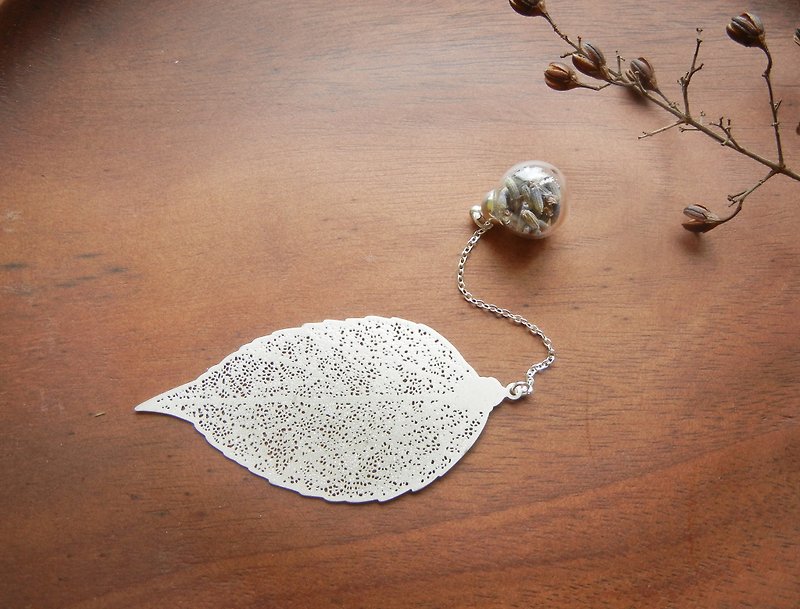 [Tiger Qi Blessing Bag] Leaf Vein Glass Ball Bookmark - Lavender Silver - Bookmarks - Glass White