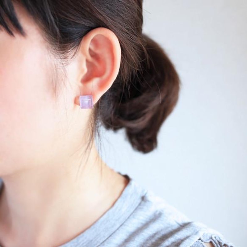 單顆耳針耳環 tino 'SS'［紫色］ - 耳環/耳夾 - 玻璃 紫色