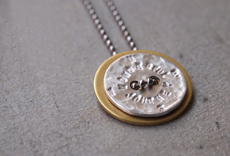 『 Wonderful Journey 』：旅人詩歌墜飾 #Button - 項鍊 - 其他金屬 