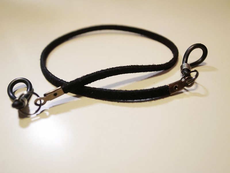 Black suede back belt (a smile T exclusive accessory) - เข็มขัด - วัสดุอื่นๆ 