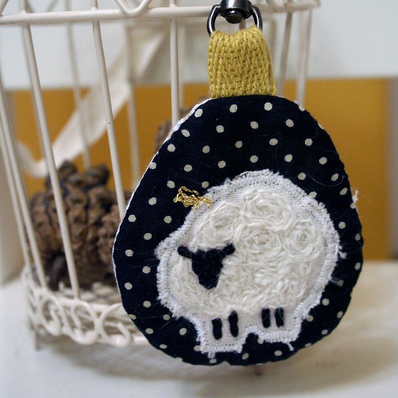 【VicPLAYground]刺繍羊キーチェーンの装飾品 - キーホルダー・キーケース - 刺しゅう糸 ブラック