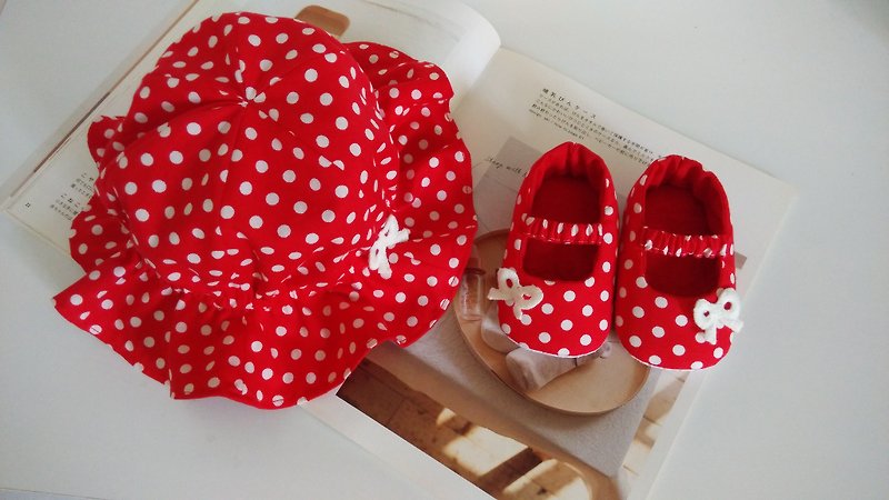 Little red dot gift on the red baby shoes + baby hat - รองเท้าเด็ก - ผ้าฝ้าย/ผ้าลินิน สีแดง