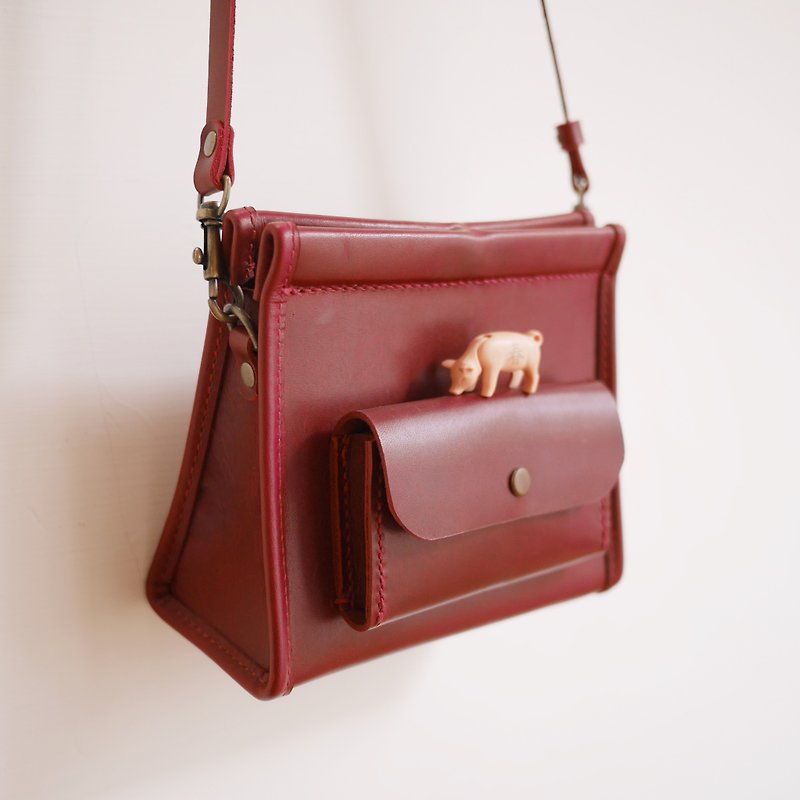 Anne's side backpack - กระเป๋าแมสเซนเจอร์ - หนังแท้ สีแดง