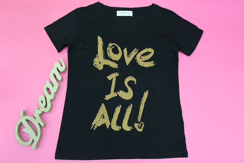 Love is all You Need Hand Painted T-shirt - เสื้อยืดผู้หญิง - ผ้าฝ้าย/ผ้าลินิน 