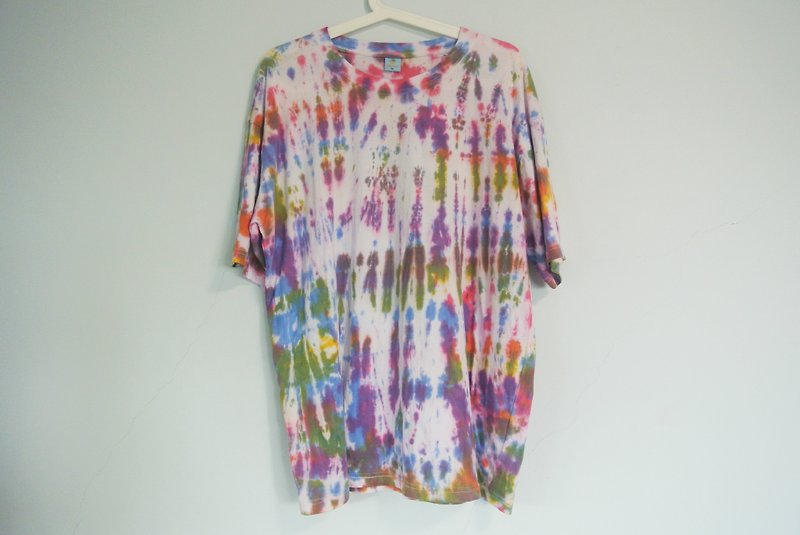 Yan Yan hand-dyed - Yen Yen render short-sleeved clothes. T-shirt. Hippie. - Unisex Hoodies & T-Shirts - Cotton & Hemp Multicolor