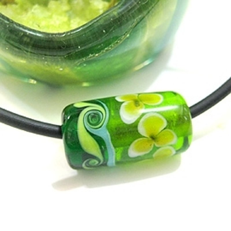 Green series glazed bead necklace green riverside flower - Necklaces - Glass Green