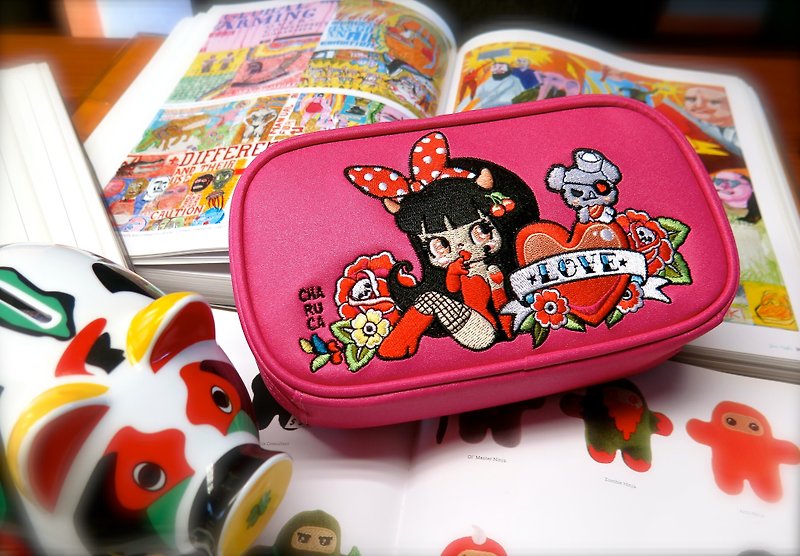 Charuca Travel Bag Universal Bag / Sexy Little Girl (Pink) - กระเป๋าเครื่องสำอาง - หนังเทียม สีน้ำเงิน