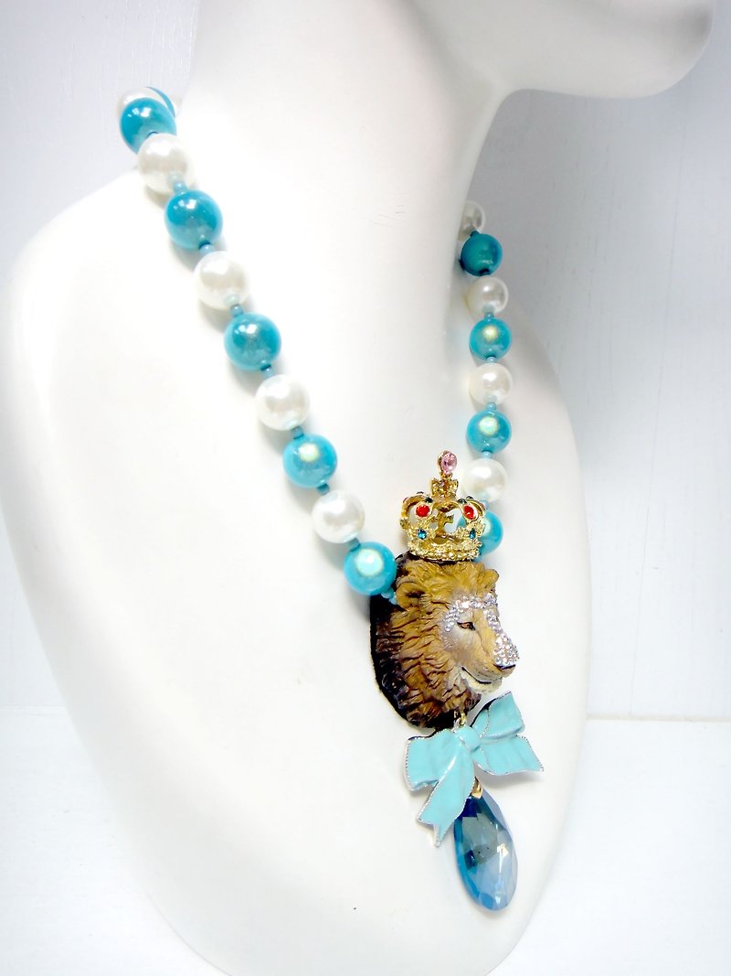 Lion head colored thick beads necklace - สร้อยคอ - พลาสติก ขาว