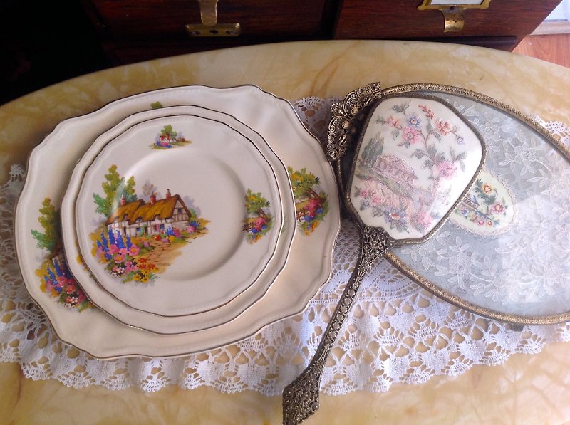 1930 British bone china hand-painted antique rustic cottages cake plate fruit plate inventory heart ~ Rustic Style ♥ ♥ Annie crazy Antiquities - Small Plates & Saucers - Other Materials Brown