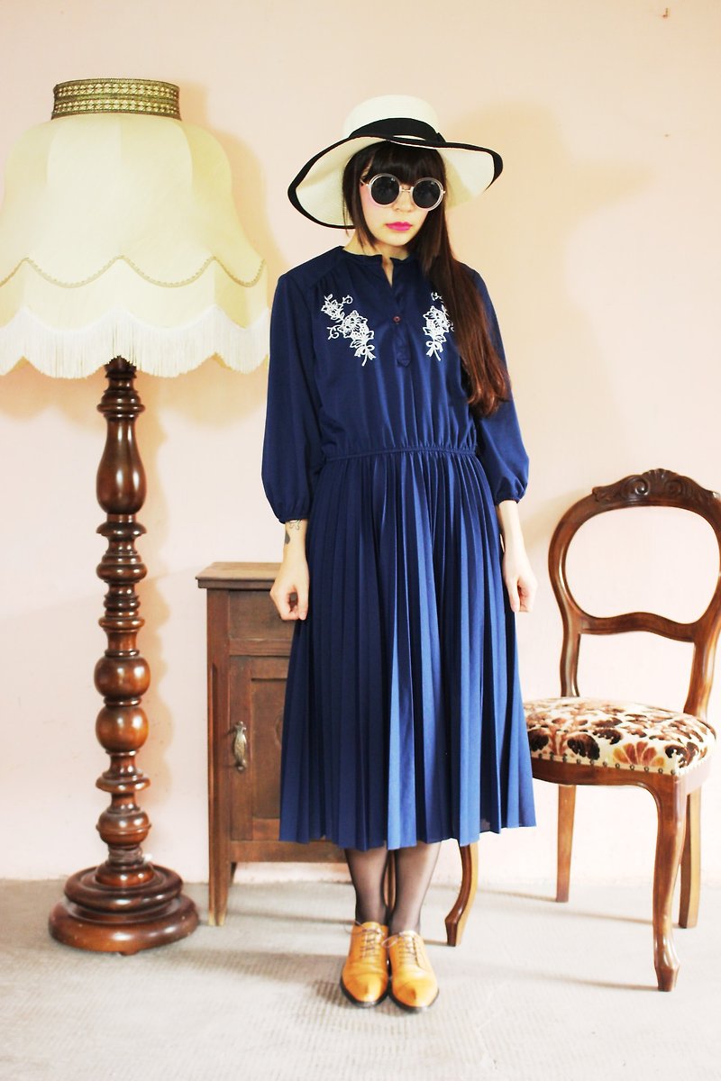 F1081 (Vintage) dark blue double white flowers embroidered vintage dress - One Piece Dresses - Other Materials Blue