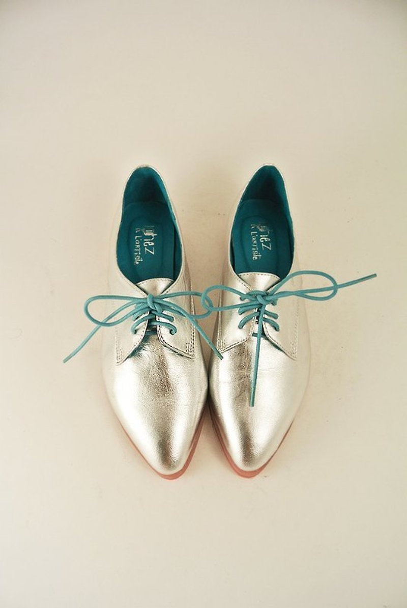 喜洋洋彩色筆。12入。綁帶尖頭平底 (銀) - Women's Casual Shoes - Genuine Leather White