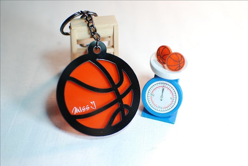 Basketball key ring + basketball earrings / engraved name / anniversary - ที่ห้อยกุญแจ - อะคริลิค สีส้ม
