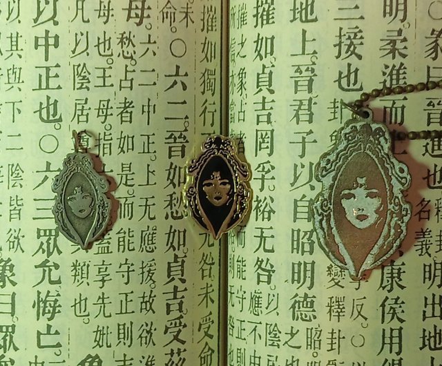 ミラー ミラー オン ザ フェイス ソフト エナメル ピン ラペル ハット