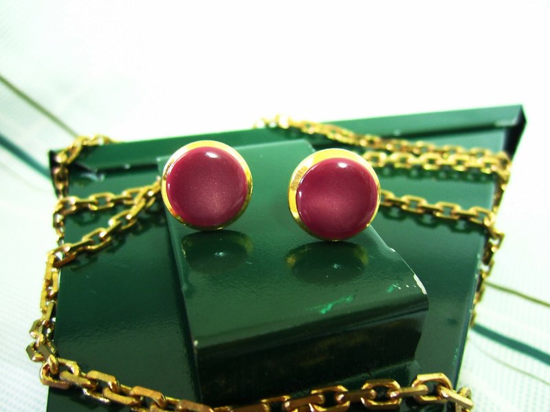 〆 Silver pin earrings _ from Qatar - ต่างหู - พลาสติก สีม่วง