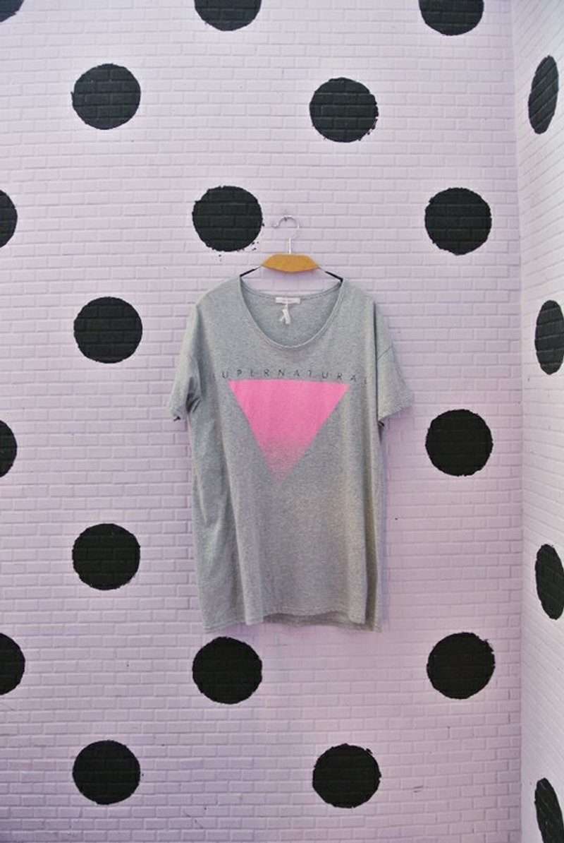 簡單就好．女俠三角形 - Women's T-Shirts - Other Materials Gray