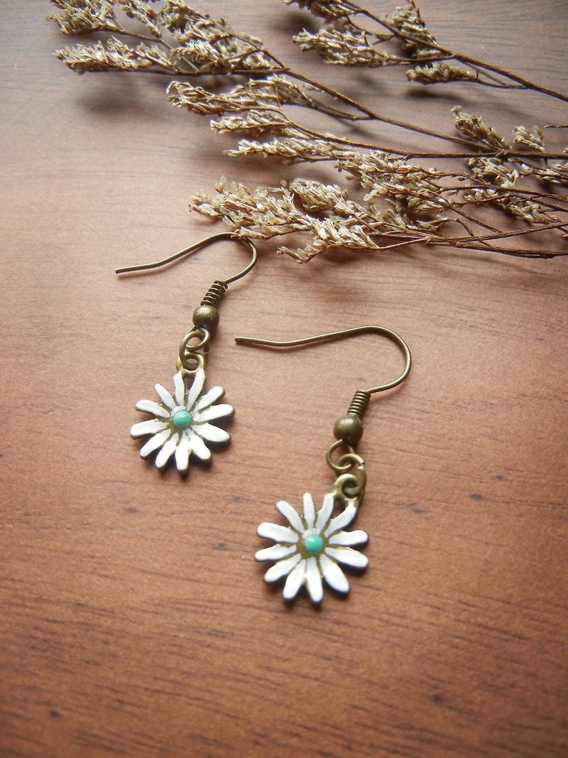 *coucoubird*small daisy earrings- Teal core - Earrings & Clip-ons - Other Metals Multicolor
