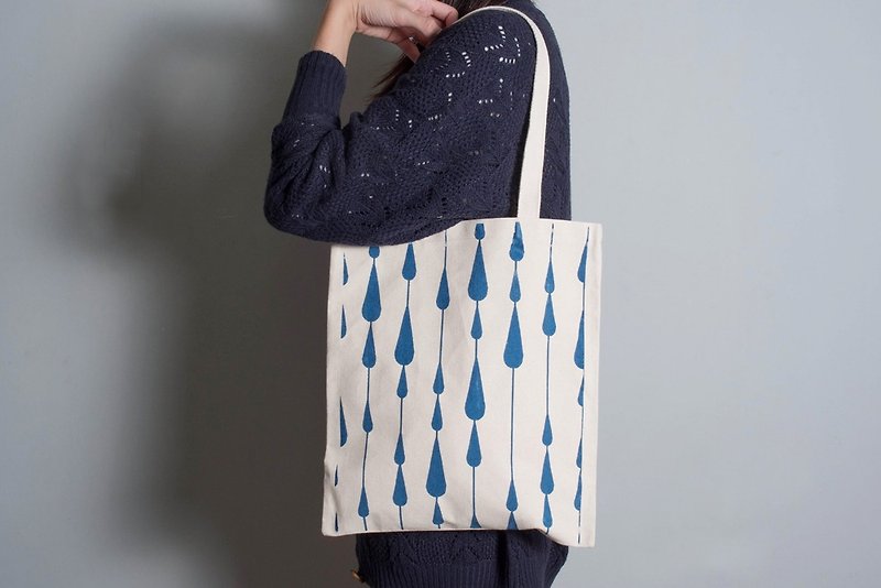 Hand-painted Handprint Embryo Cloth Bag [It's Raining] Single-sided/Double-sided portable/shoulder - Messenger Bags & Sling Bags - Cotton & Hemp Blue