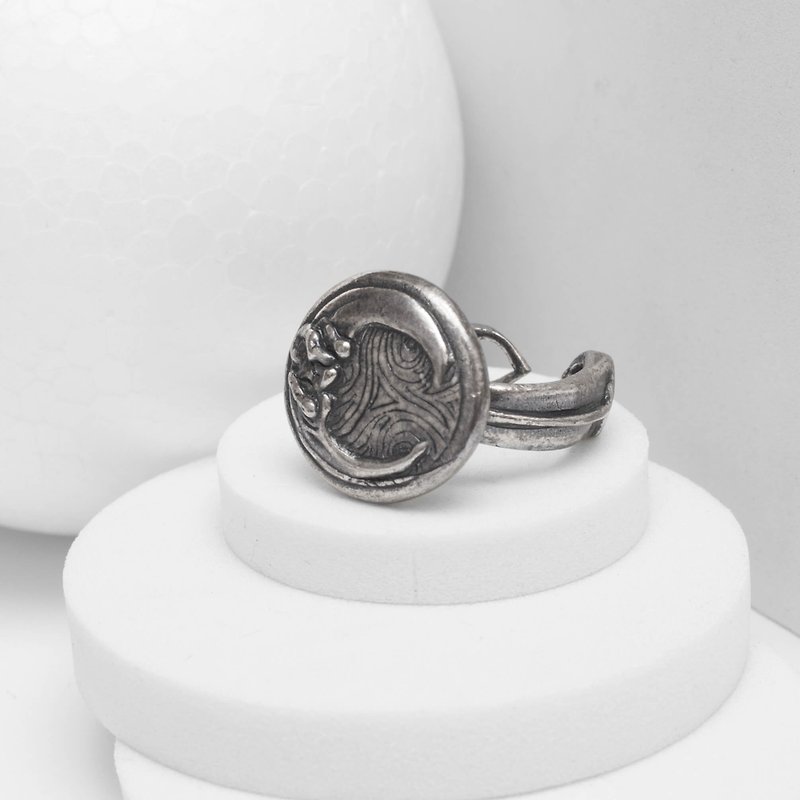 Recovery x METAL JUNGLE Anthropomorphic Moon Ring (Ancient Silver/Gold) - แหวนทั่วไป - โลหะ 