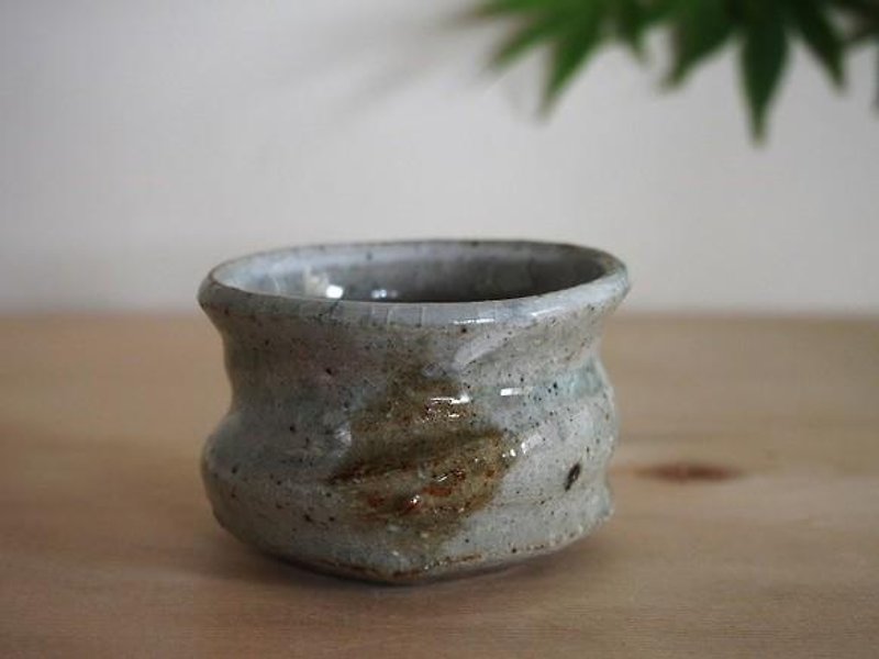 ぐい呑み＿yg1-009 - 花瓶・植木鉢 - その他の素材 ホワイト