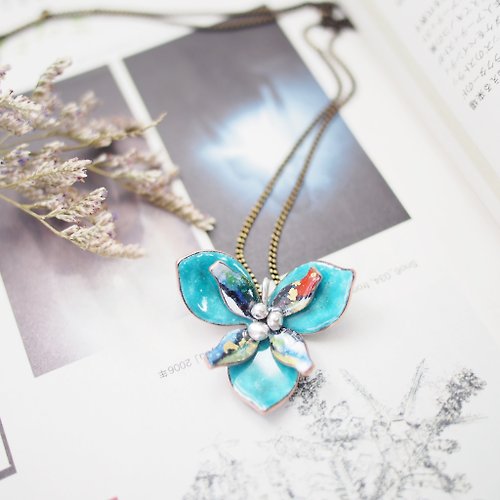 Aliko Chen Jewelry 【A Glimpse of Flower-Iris Japonica】花•落琺瑯項鍊(蝴蝶花)