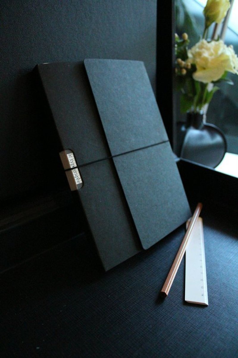 CARNET notebook. Carbon black - สมุดบันทึก/สมุดปฏิทิน - กระดาษ สีดำ