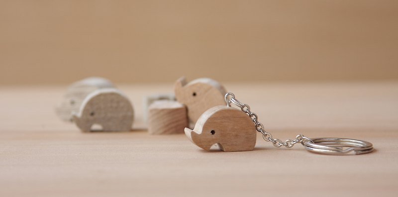 HO MOOD Animal Series—Little Rhino Key Ring - ที่ห้อยกุญแจ - ไม้ สีทอง