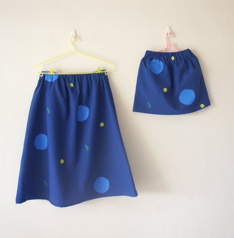 Turn a beautiful circle in the dark blue sea / round skirt for kids - อื่นๆ - ผ้าฝ้าย/ผ้าลินิน สีน้ำเงิน