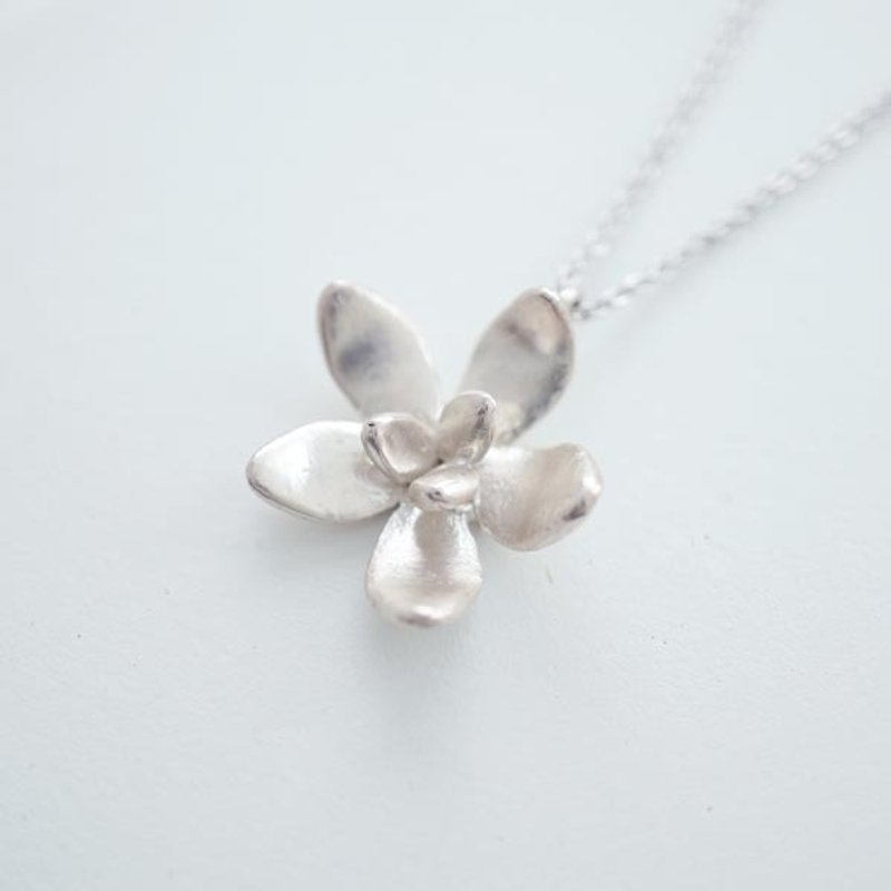 Cattleya Orchid handmade silver necklace - สร้อยคอ - เงินแท้ สีเงิน
