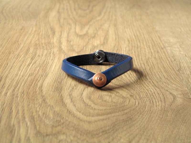 Leather bracelet/hand strap, the unique triangle breaks the dull straight line - Bracelets - Genuine Leather Multicolor
