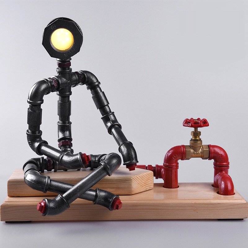 Creative robot LED table lamp gift decoration - โคมไฟ - โลหะ สีเทา