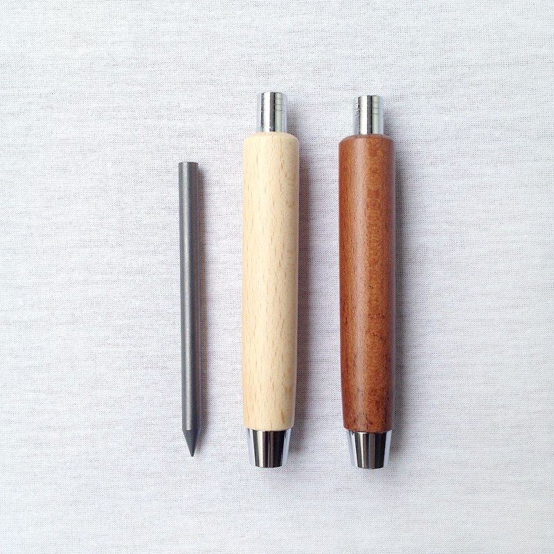 イタリア製丸太プレスドローイングペン / 鉛筆リフィル付き | フランチェスコ・ルビナート - 鉛筆・シャープペンシル - 木製 多色