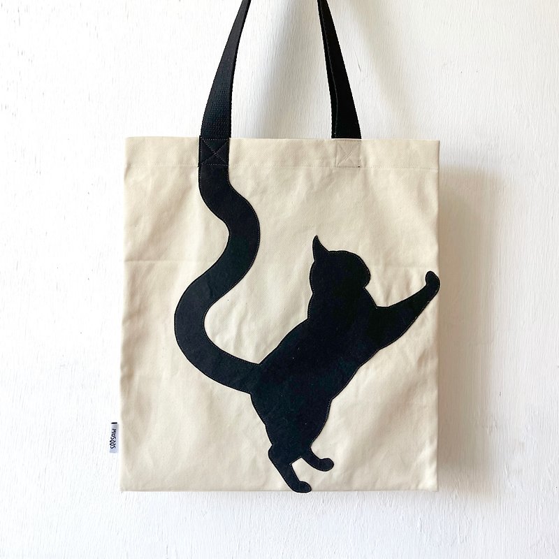 Climbing Cat, Handmade Tote Bag - กระเป๋าแมสเซนเจอร์ - วัสดุอื่นๆ สีกากี