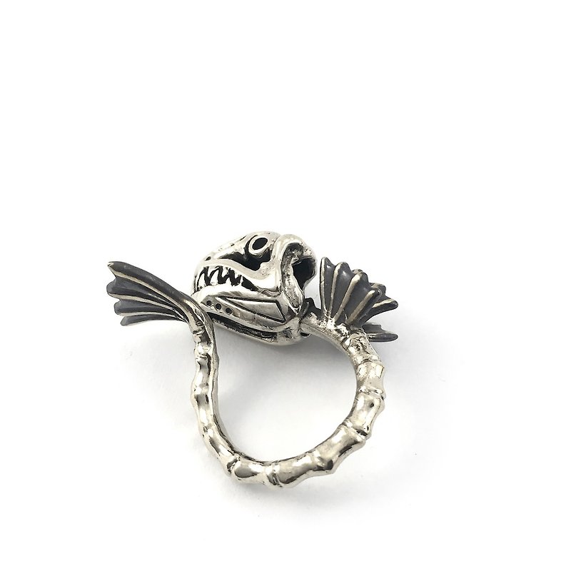 Zodiac Fish bone ring is for Pisces in white bronze and oxidized antique color ,Rocker jewelry ,Skull jewelry,Biker jewelry - 戒指 - 其他金屬 