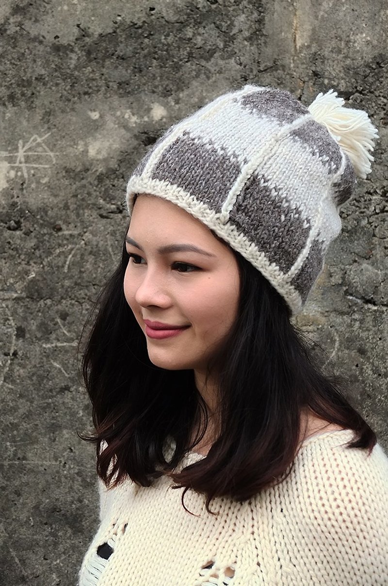 Handmade Hand Knit Wool Beanie Hat with Pompom Grey+White - หมวก - ขนแกะ สีเทา