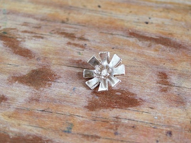 Blooming sterling silver flower necklace white windmill 香りの白い風mill - สร้อยคอ - โลหะ ขาว