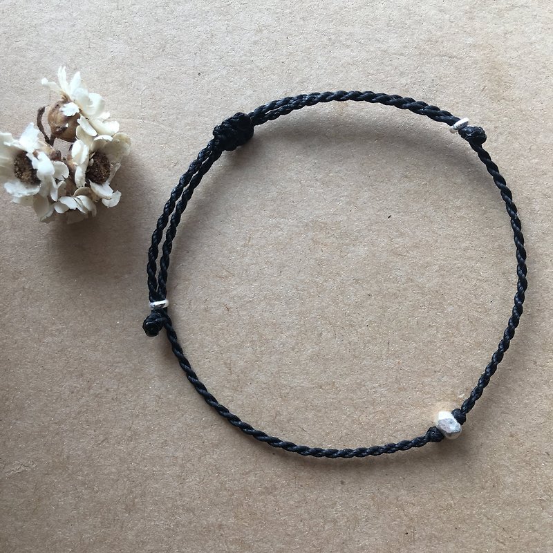 Hand twist series*Simple and simple*Black simple thin bracelet 925 sterling silver Japanese Wax thread - สร้อยข้อมือ - เงินแท้ สีดำ