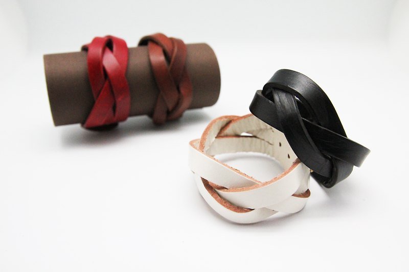 Hand-woven leather bracelet (wide version 3 series) - สร้อยข้อมือ - หนังแท้ ขาว