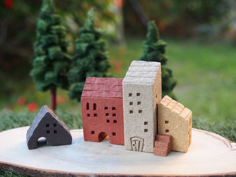 【小小村  Simple Village 】手作陶小房子- 5件/組(附樓梯,四面皆有窗,可任意組合) - 擺飾/家飾品 - 其他材質 