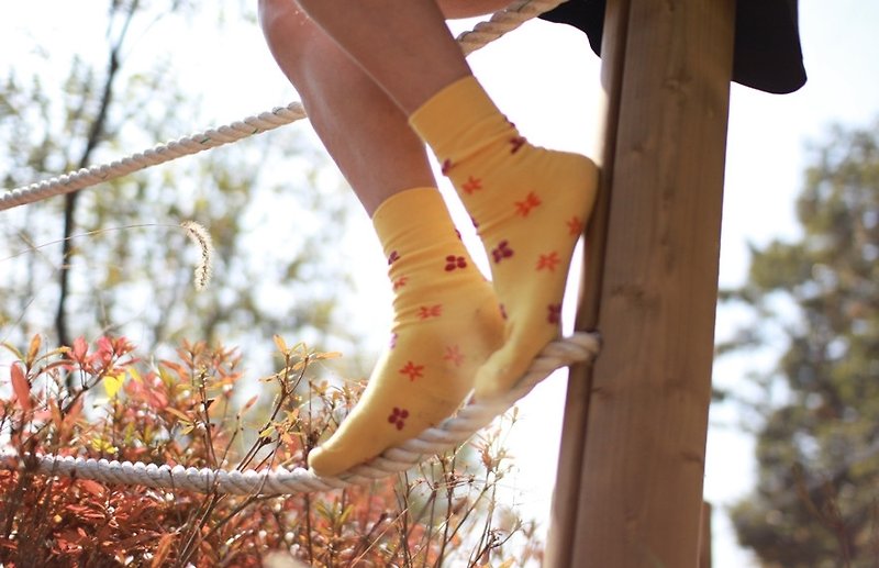 Girl apartment :: Korea socks brand CORNSOX - HeeumTheClassic co-operation models: warm yellow - Socks - Other Materials Yellow