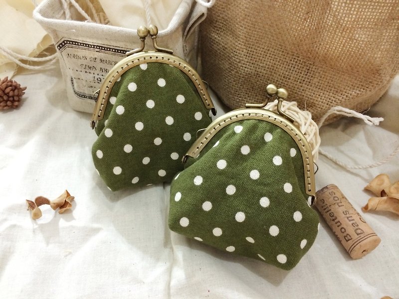 CraftsMan Workshop hand-made bronze mouth gold purse - green matcha dots - กระเป๋าใส่เหรียญ - วัสดุอื่นๆ สีเขียว