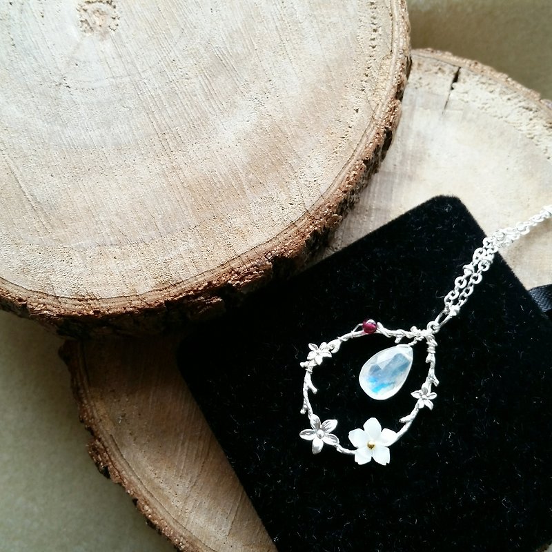 Quality Moonstone - garnet, cherry Fritillaria 925 Silver Necklace (stone number - 39) - สร้อยคอ - เครื่องเพชรพลอย สีน้ำเงิน