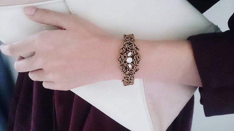 "Classicism - Lace impression" crown-shaped bracelet watch - Bracelets - Gemstone 