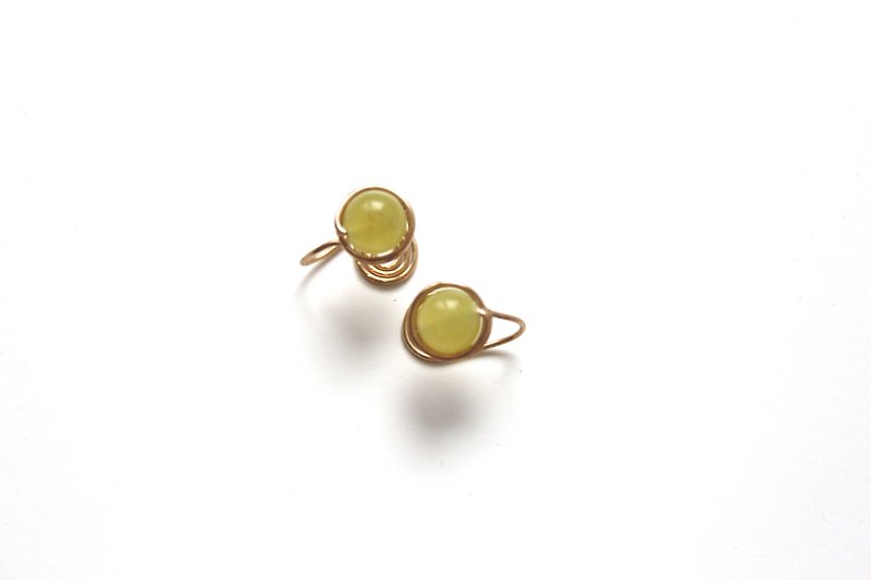 【Olive Jade 】classic earring (Customizable clip-on) - ต่างหู - เครื่องเพชรพลอย สีเหลือง
