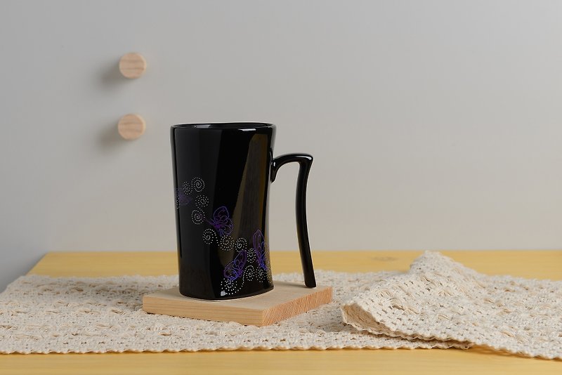 【Slightly slow】Colorful Butterfly Shadow Serenity Cup-Bright Black - Mugs - Other Materials 
