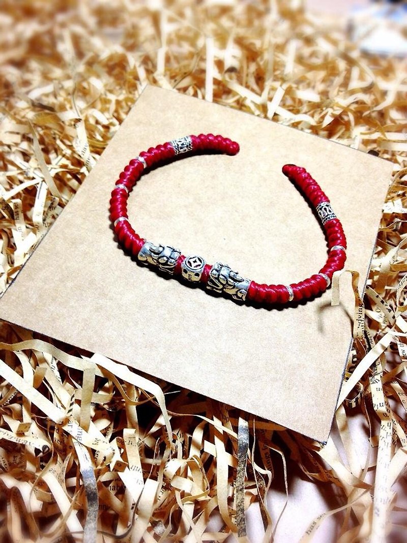Lucky Shou-bis brave block evil evil red Wax line silk silver charm bracelet Wristband - สร้อยข้อมือ - วัสดุอื่นๆ สีแดง